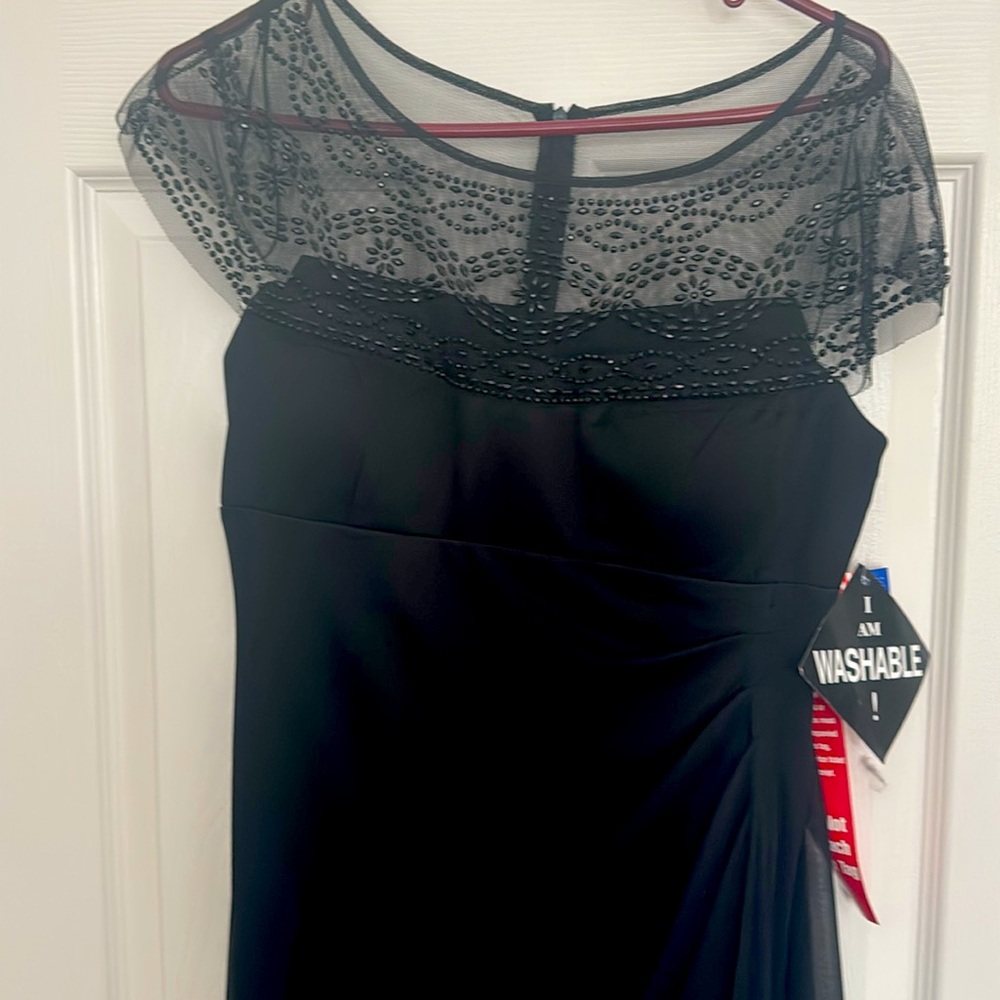 Elegant Black Lace Maxi Dress - Picture 2 of 5